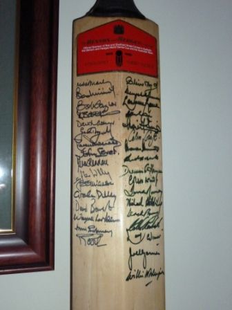 79-80 WSC Bat reverse signed  England - West Indies.JPG