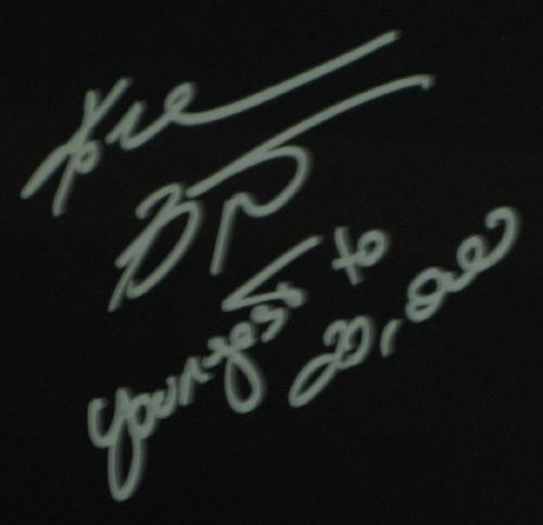 kobe_bryant_20kphoto_closeup_signature_product_01.jpg