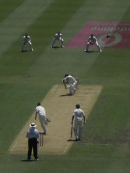 2011 - 09 - Australia v India T2 - Siddle Bowling to Tendulkar.jpg