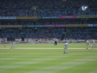 2011 - 13 - Australia v India T2 - Hilfenhaus Bowling to Dhoni.jpg