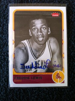 2012-13 Fleer Retro Autographs Freddie Lewis (1).JPG