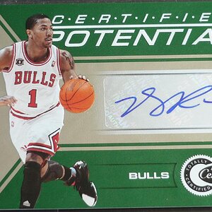 DERRICK ROSE 10-11 TOTALLY CERTIFIED POTENTIAL GREEN AUTO 4 of 5.jpg