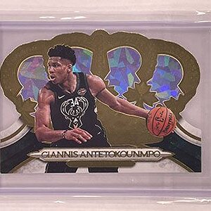 Base - Crown Royale - 2018-19 - Gold Crystal - Giannis Antetokounmpo.jpg