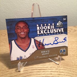 2009-10 SP Game Used Retro Rookie Exclusive Signatires #RR-H Horace Grant.jpg