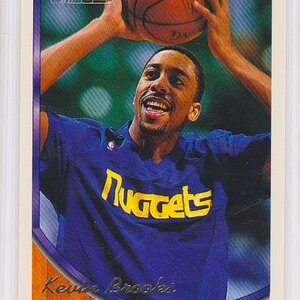 1993-94 Topps Gold #32 Kevin Brooks.jpeg