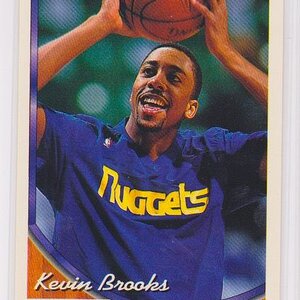 1993-94 Topps #32 Kevin Brooks.jpeg