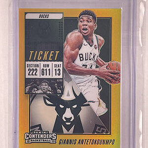 Base - Contenders - 2018-19 - Optic Gold Prizm - Giannis Antetokounmpo.jpg