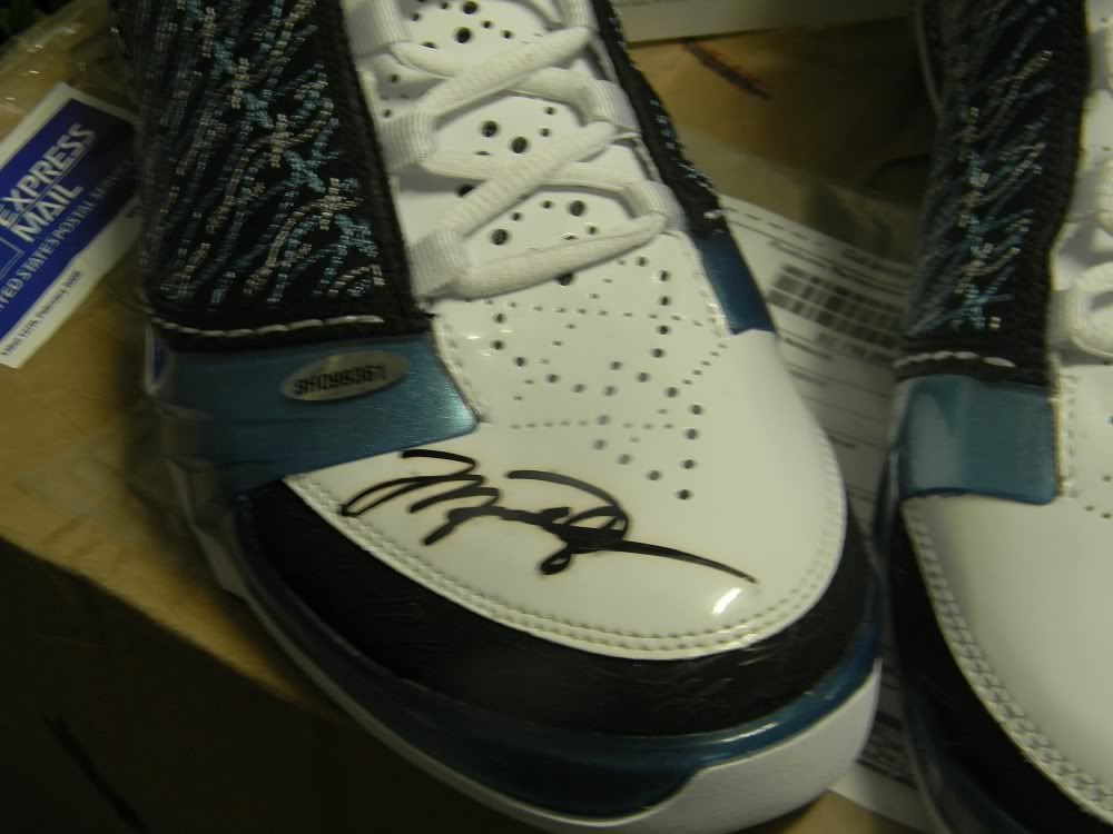 MJ23AutoCLoseup.jpg